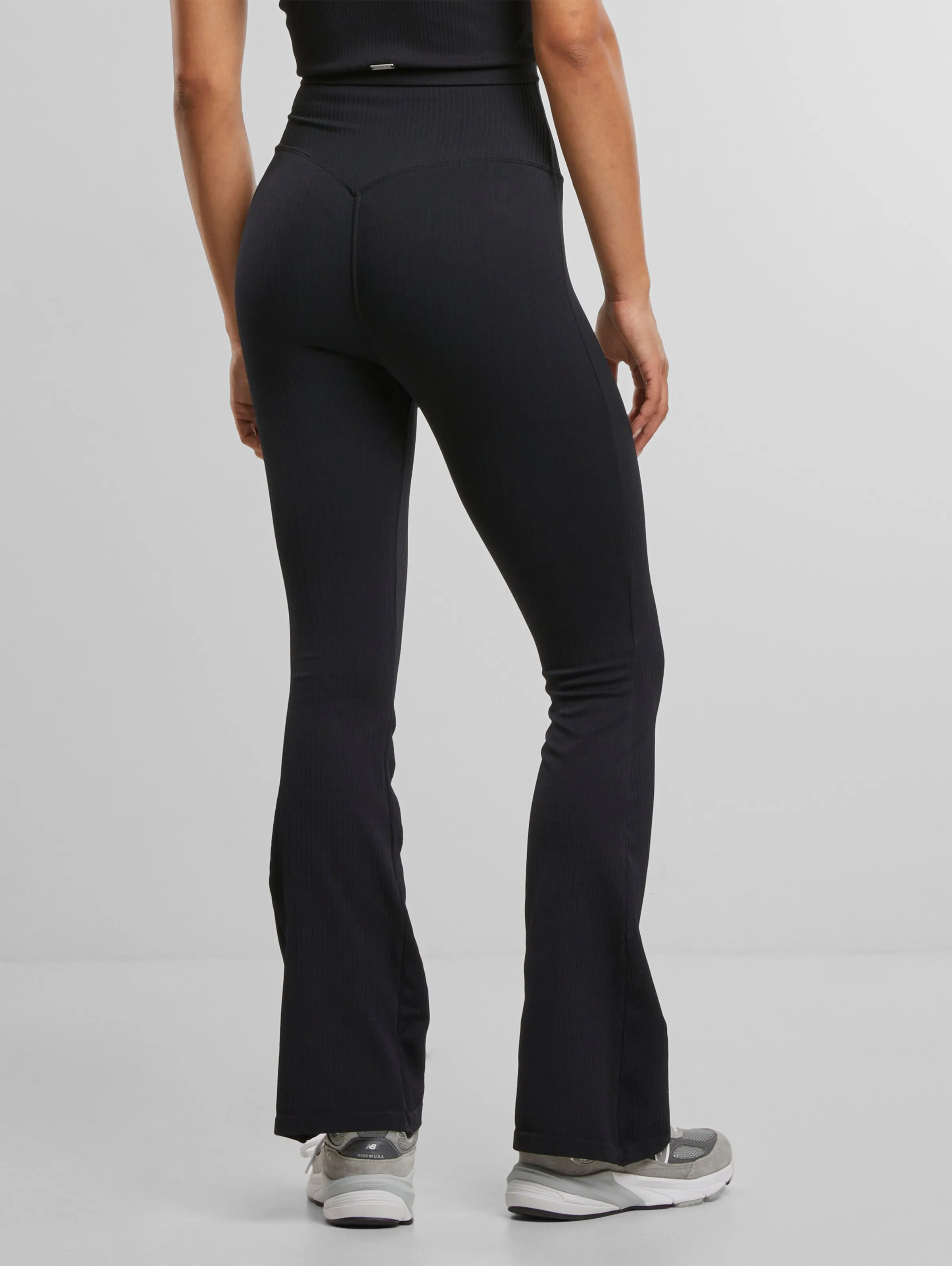 aim'n Ribbed Seamless Flare Petite