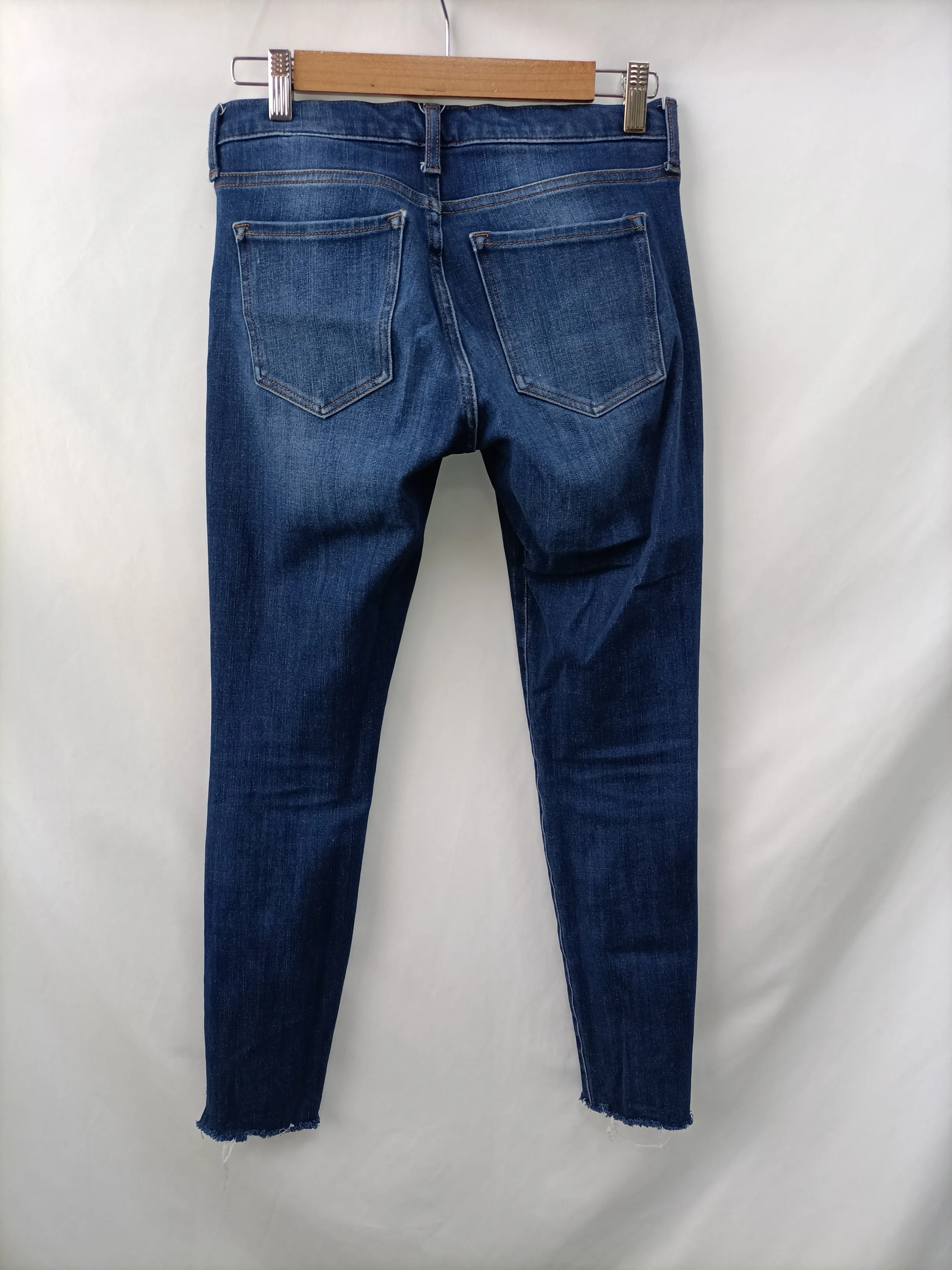 BANANA REPUBLIC. Pantalón denim roto T.26(36)