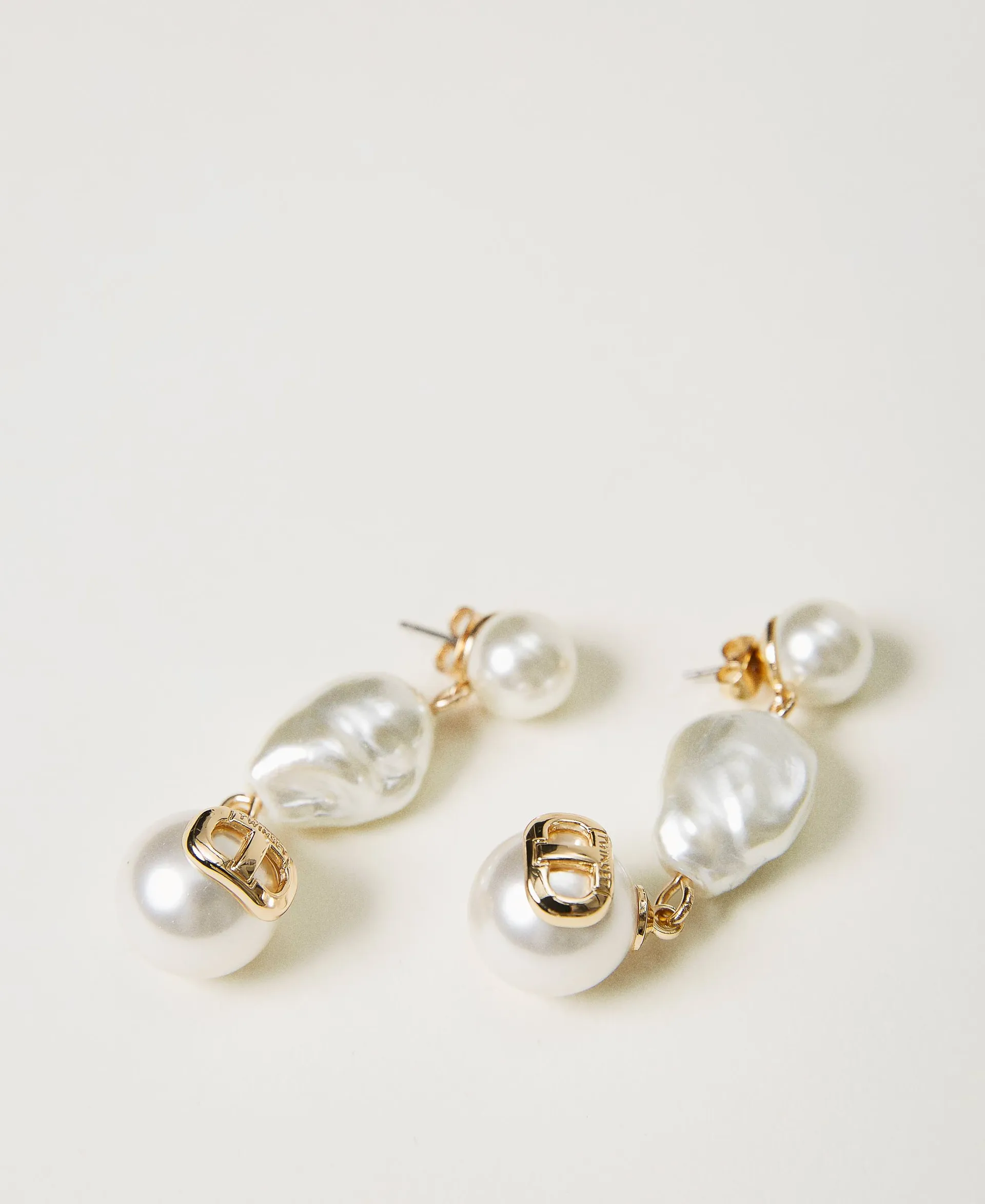 Boucles d’oreilles pendantes avec perles et Oval T