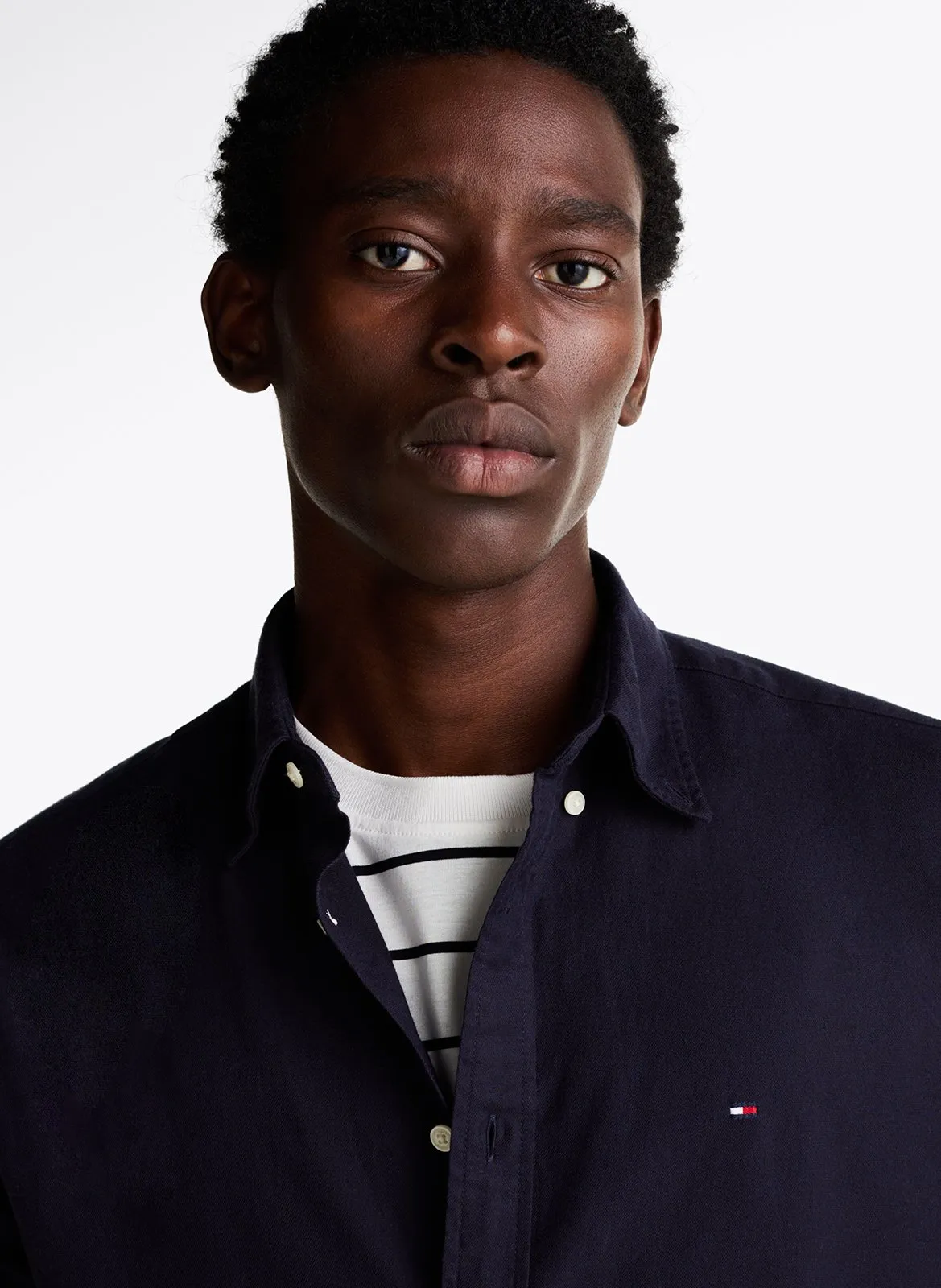Camisa de mezcla de algodón orgánico con cuello clásico en azul