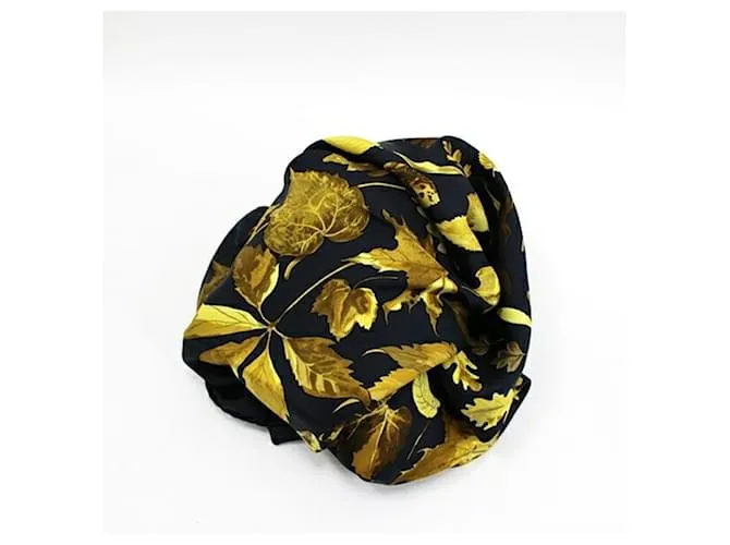 Carré 90 de Hermès Dorado 