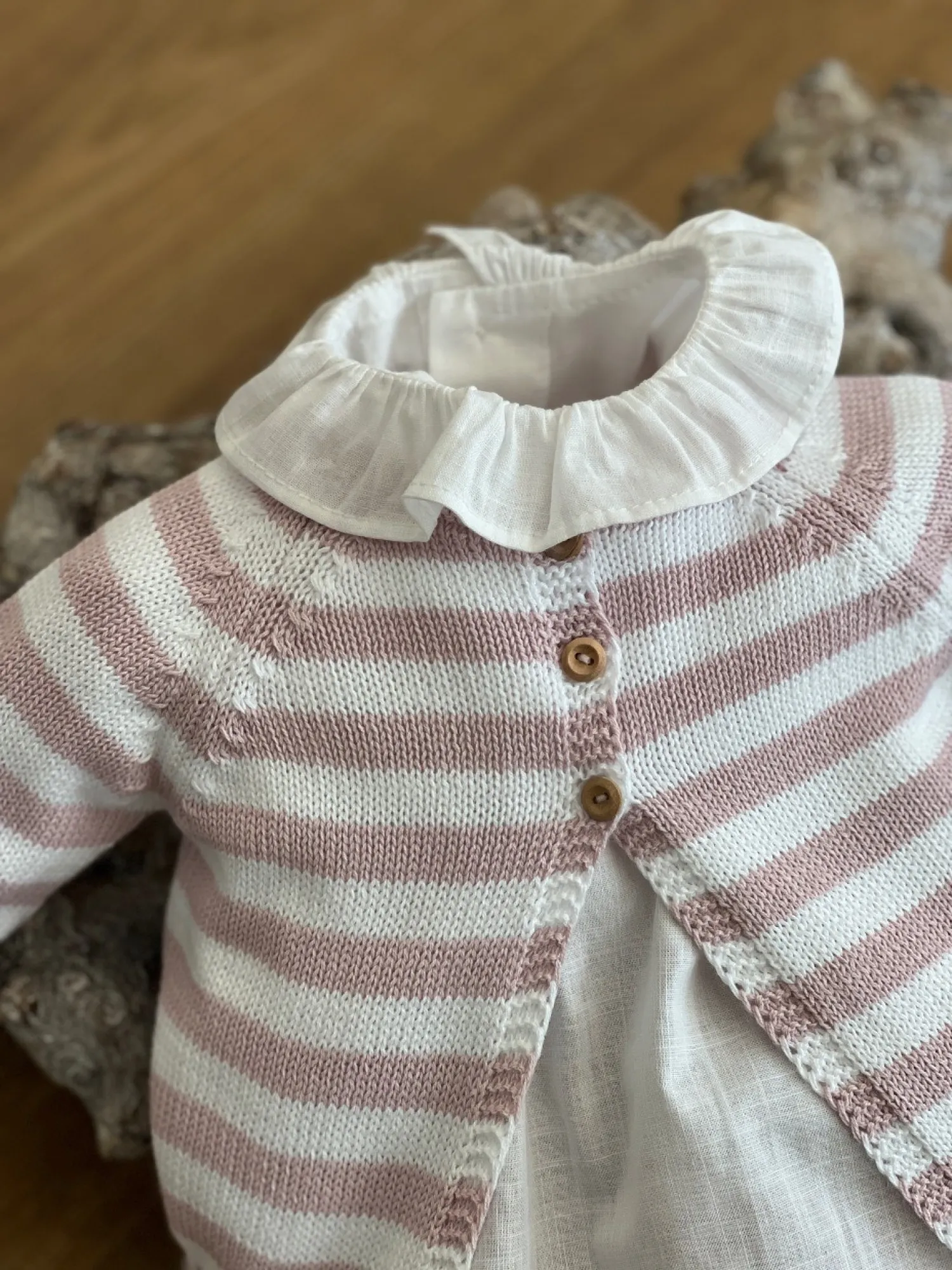 Conjunto para niña tres piezas. Piedra de sol
