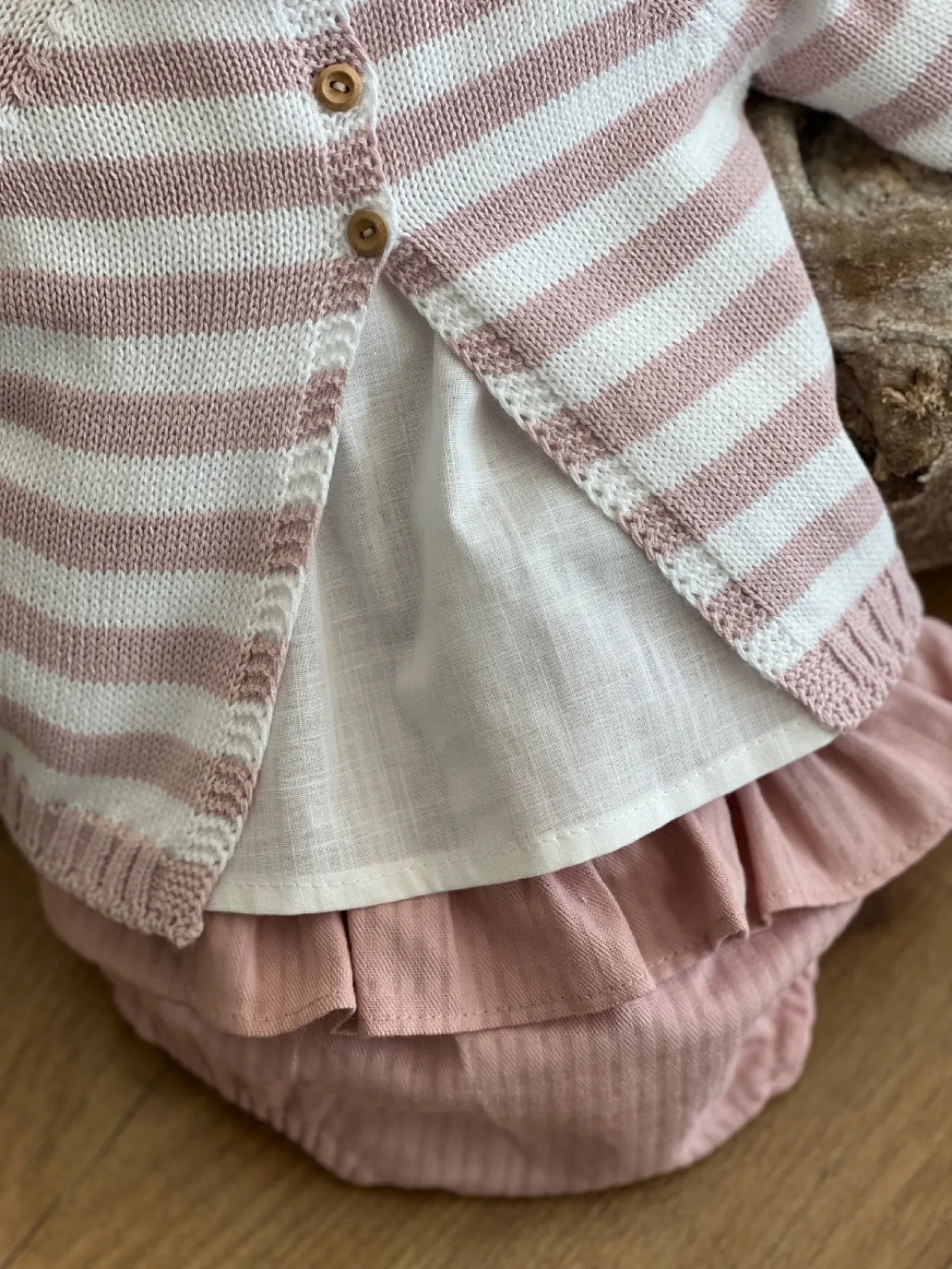 Conjunto para niña tres piezas. Piedra de sol
