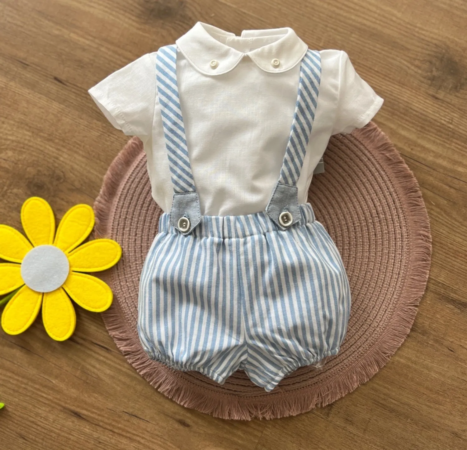 Conjunto para niño. Ranita y blusa colección Norah