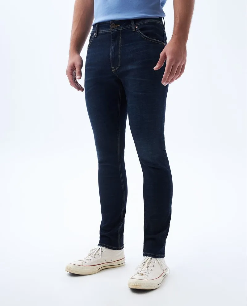 Jean Tapered fit tono oscuro para hombre