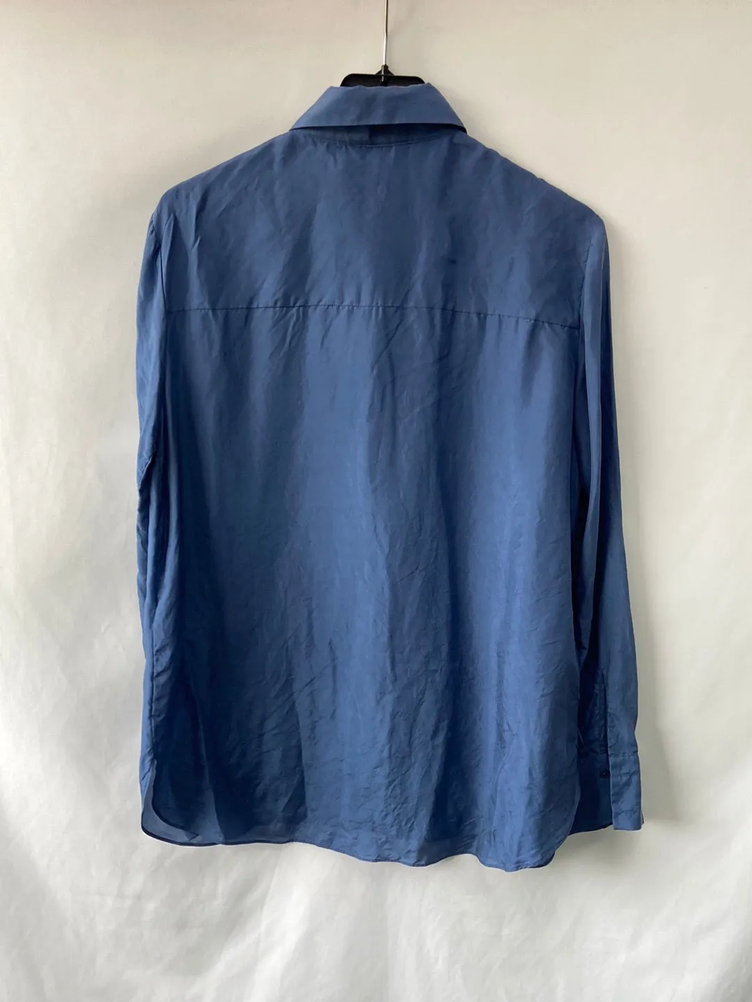 MASSIMO DUTTI.Camisa azul seda T.40