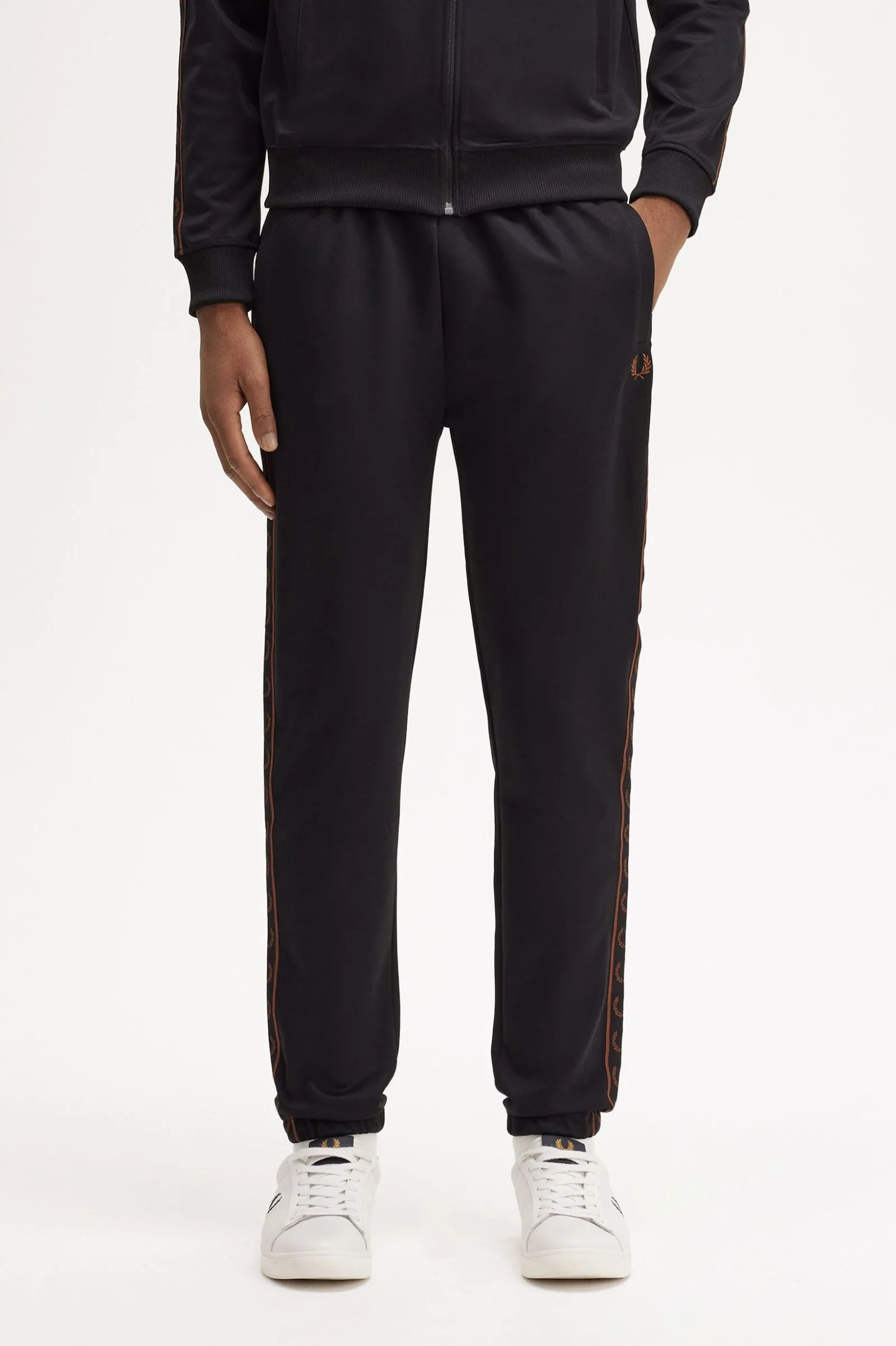 Pantalones de chándal con cinta deportiva en contraste