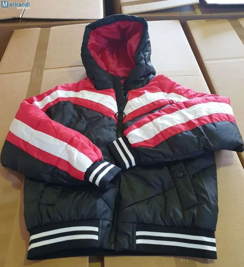Ropa de mujer de stock