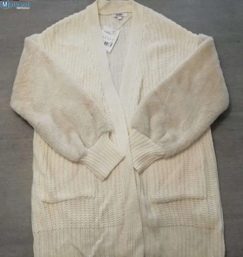 Ropa de mujer de stock
