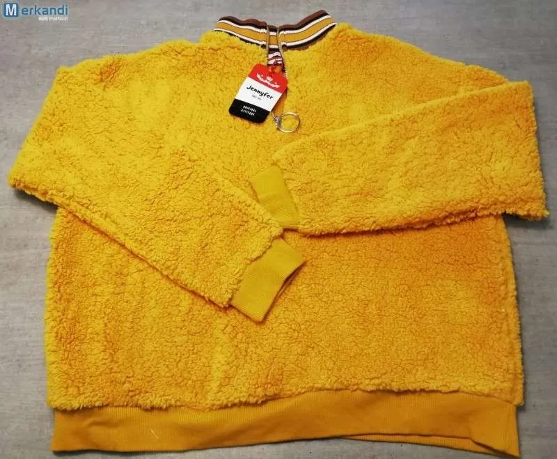 Ropa de mujer de stock