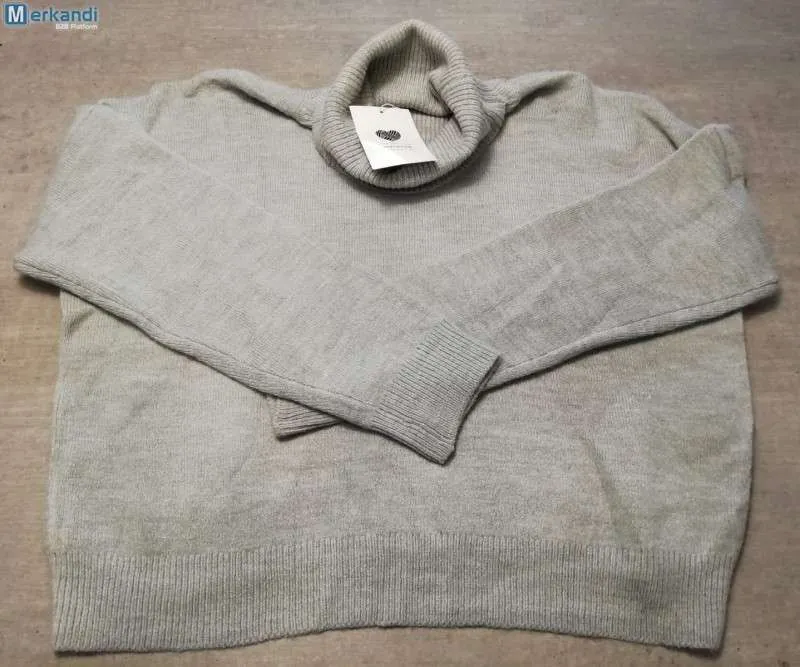 Ropa de mujer de stock