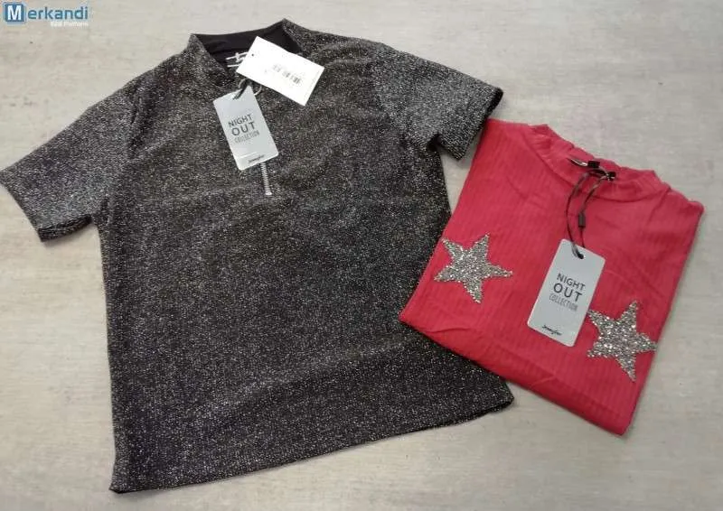 Ropa de mujer de stock