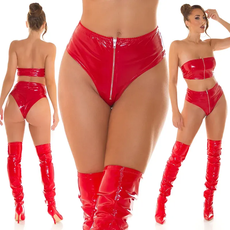 Sexy short efecto latex rojo