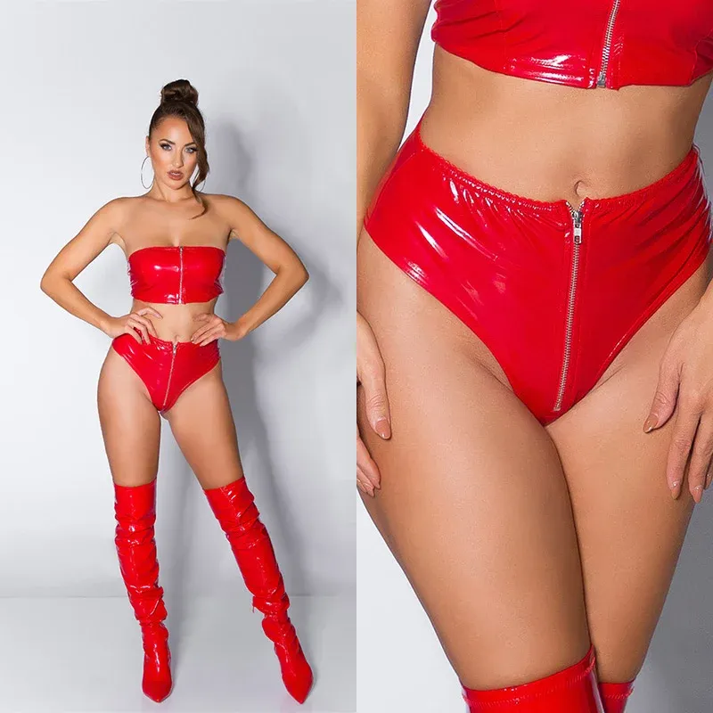 Sexy short efecto latex rojo