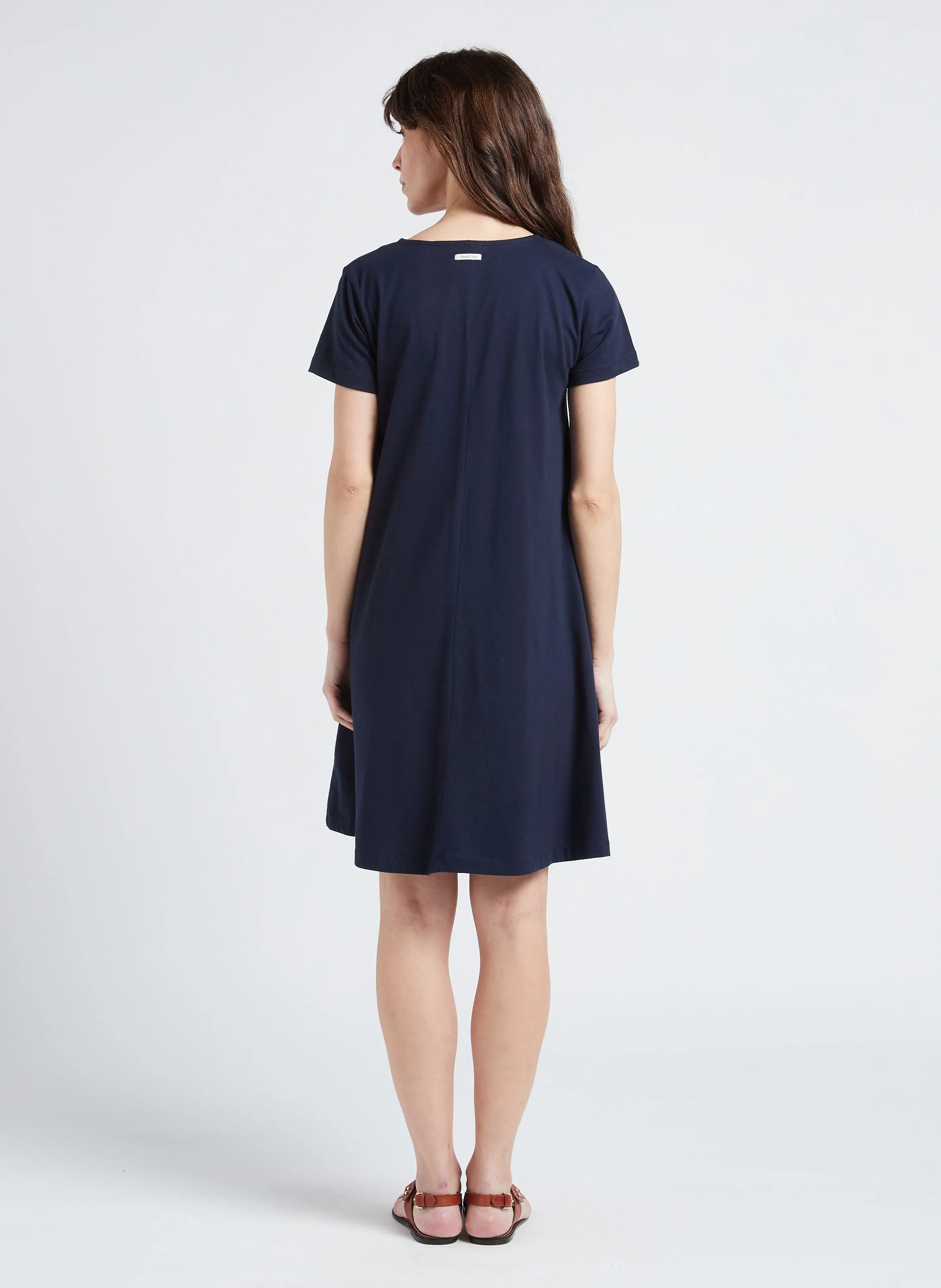 Vestido corto de algodón con cuello de pico en azul