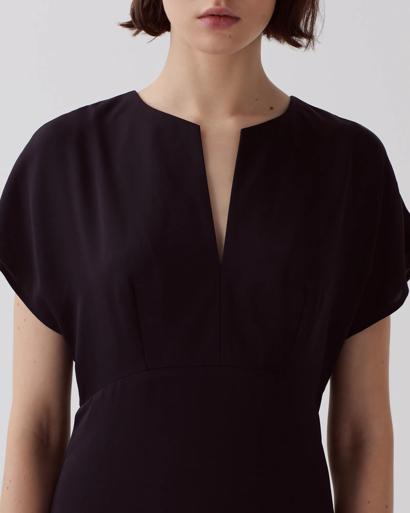 Vestido fluido tacto seda black beauty