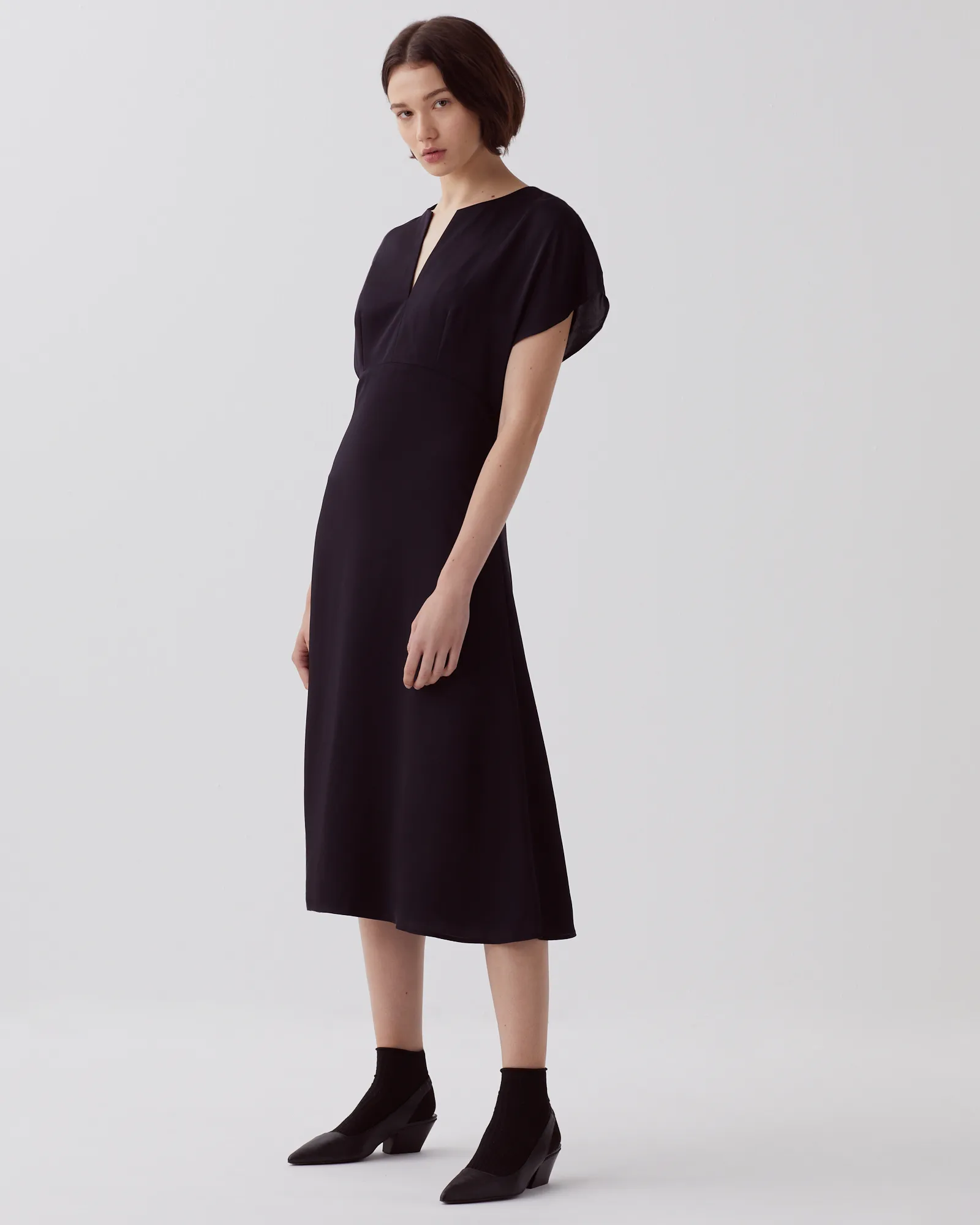 Vestido fluido tacto seda black beauty