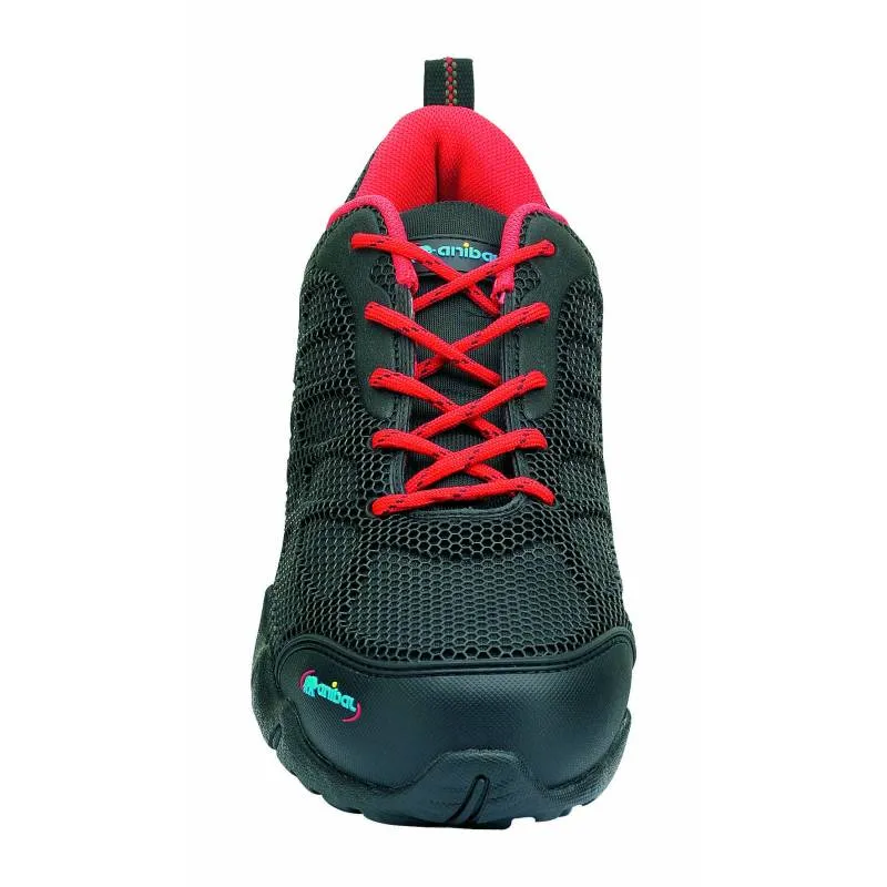 Zapato de seguridad deportivo negro corte inyectado de PU sobre base textil S1P
